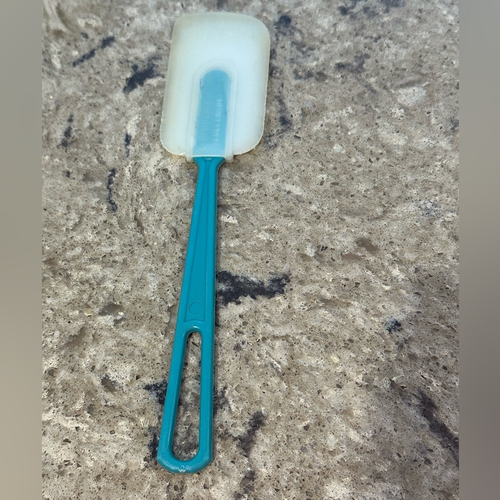 Vintage FULLER icing spatula